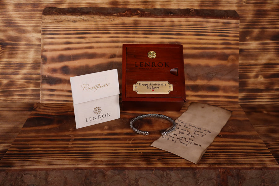 Box engraved Happy Anniversary with certificate and note